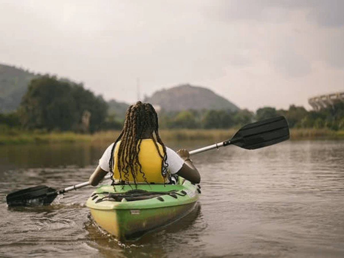 a small boat in a body of water